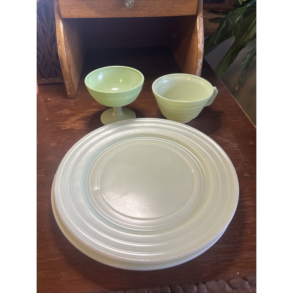 Hazel Atlas Moderntone Pastel Green - Sherbet Cup, 2 Dinner‎ Plates & Tea Cup